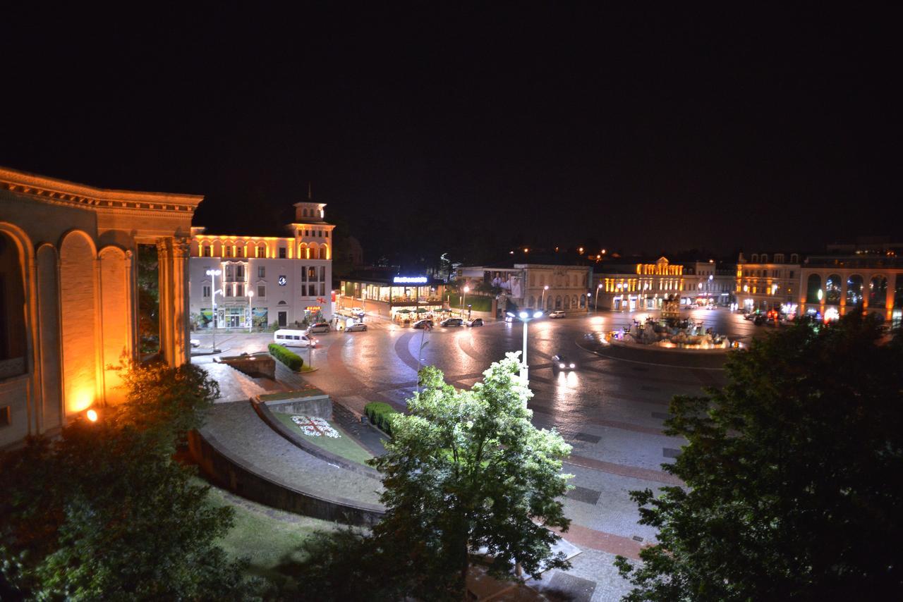 Central Apartments Koetaisi Buitenkant foto